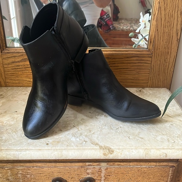 St. John’s Bay boots size 8 - Picture 1 of 7